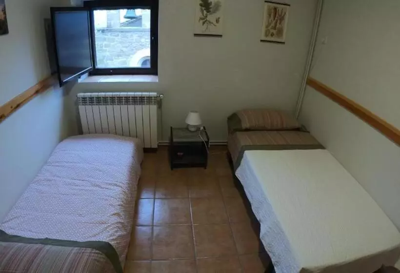 Castell De Ceuró. Hotel Rural