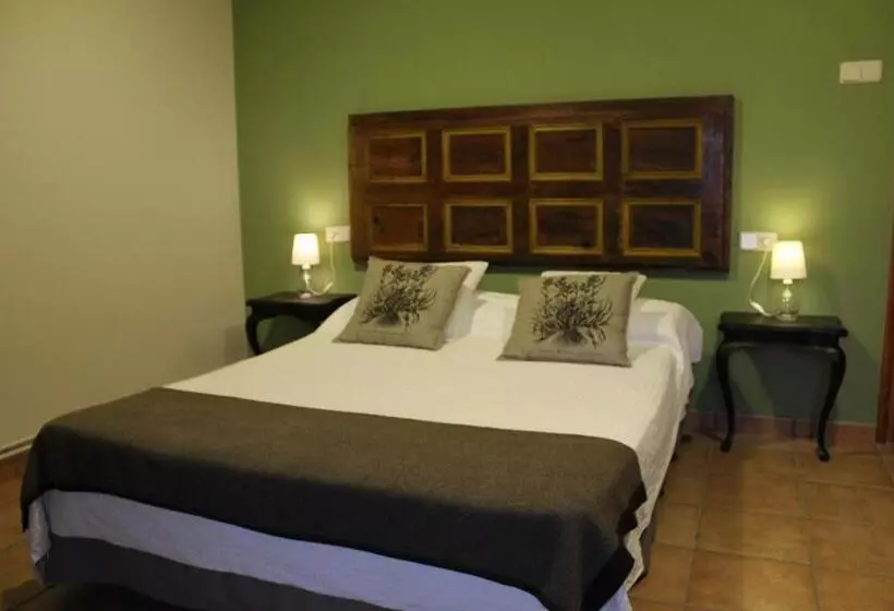 Castell De Ceuró. Hotel Rural