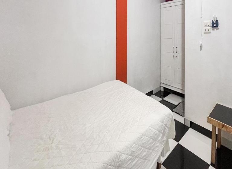 Отель Anaqi Homestay Mitra Reddoorz