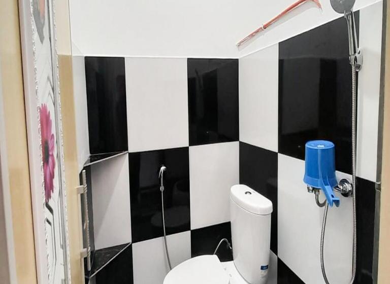 Отель Anaqi Homestay Mitra Reddoorz