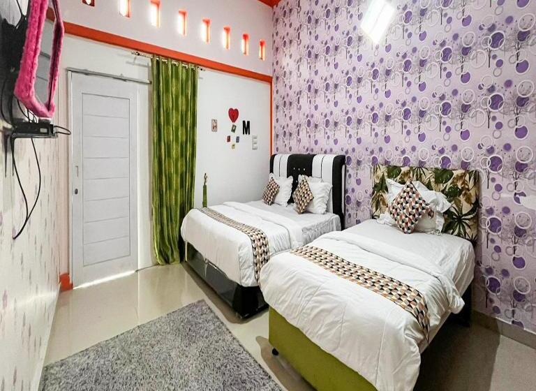 Отель Anaqi Homestay Mitra Reddoorz