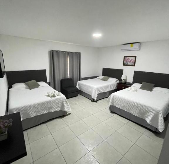 هتل Boutique Los Pinos