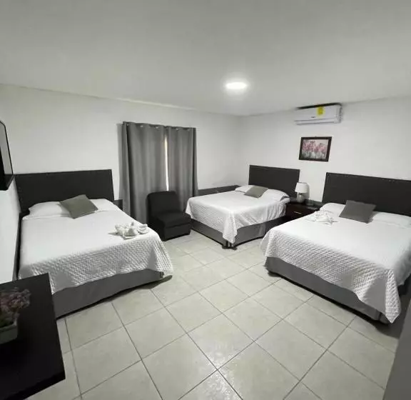 هتل Boutique Los Pinos