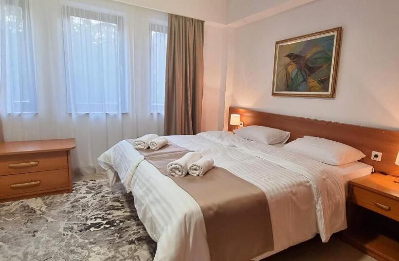 هتل Mayberry Lake   Villa Medijapark