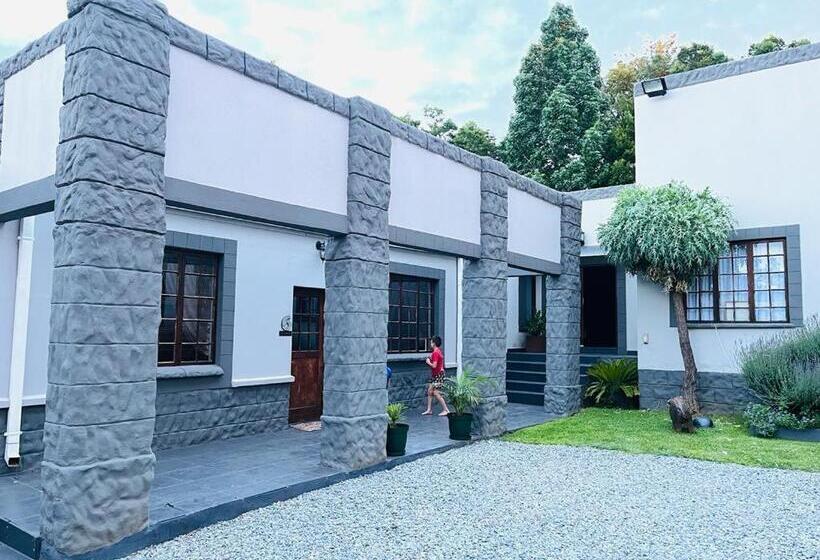 פנסיון Bloubrak Gastehuis  Stone Haven 2