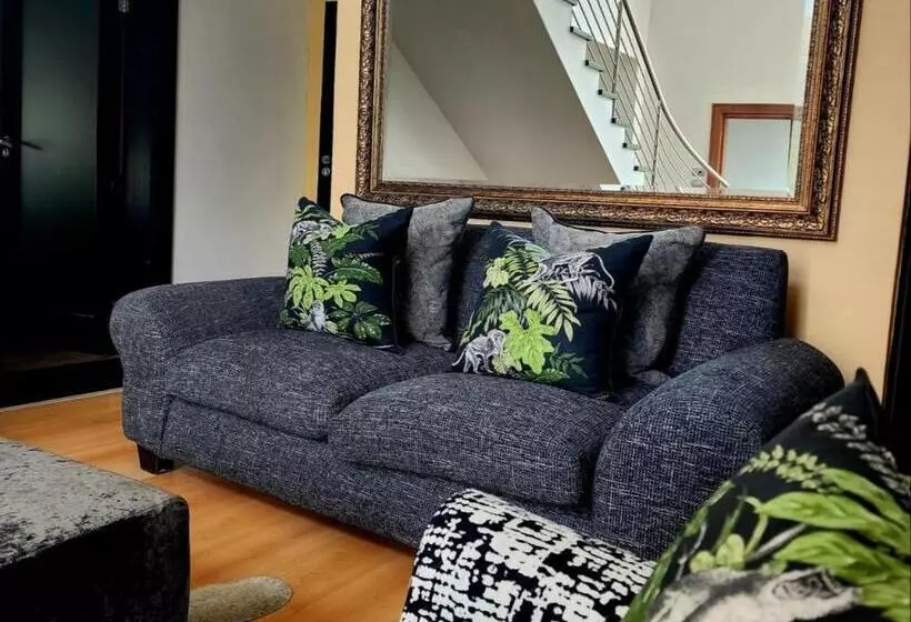 Majatalo Hartbeespoort Lifestyle Guest House