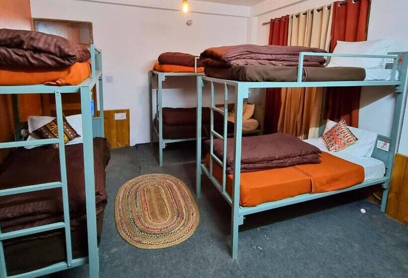 הוסטל The Bunker Burwa Manali