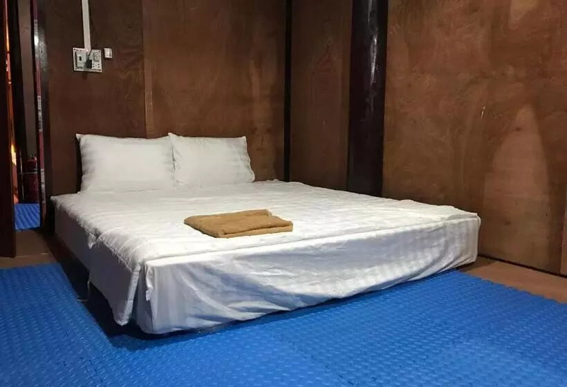 هتل Bee Lucky Homestay Cat Ba Island