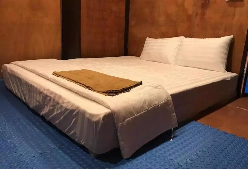 هتل Bee Lucky Homestay Cat Ba Island