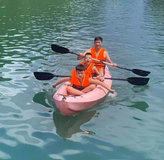 هتل Bee Lucky Homestay Cat Ba Island
