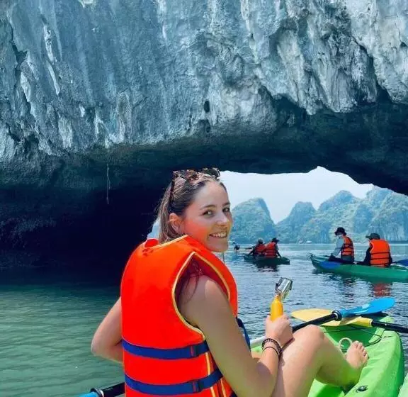هتل Bee Lucky Homestay Cat Ba Island