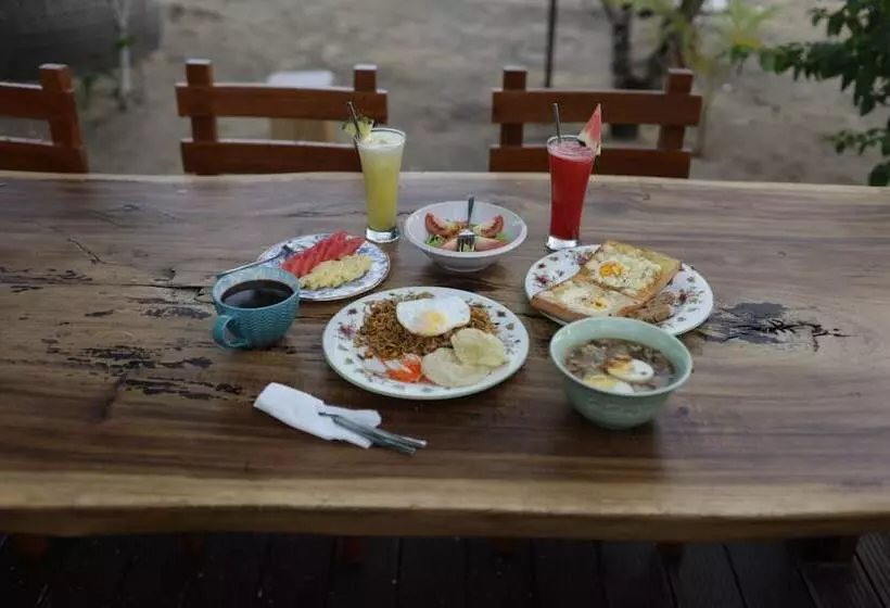 Hotelli Mambo Beach Resort