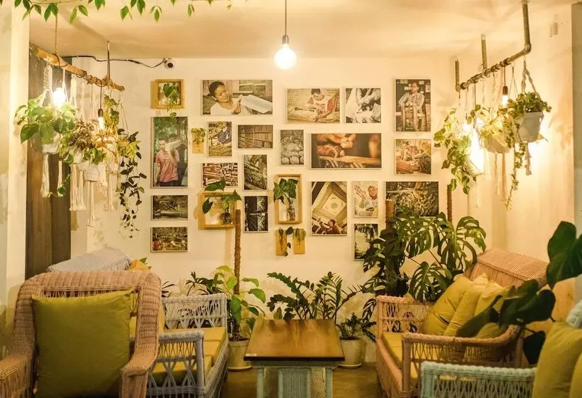 Hotelli Mambo Beach Resort