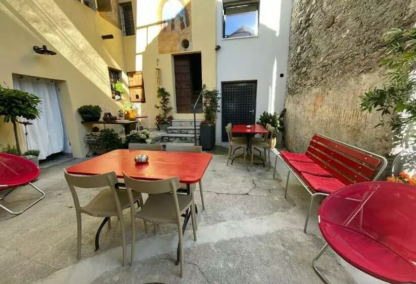 ユースホステル Osteria Centrale   B&b