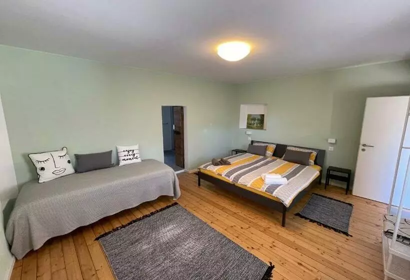 ユースホステル Osteria Centrale   B&b