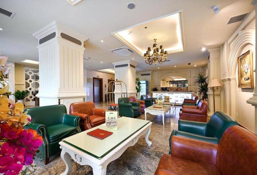 California Saigon Hotel & Rooftop Pool