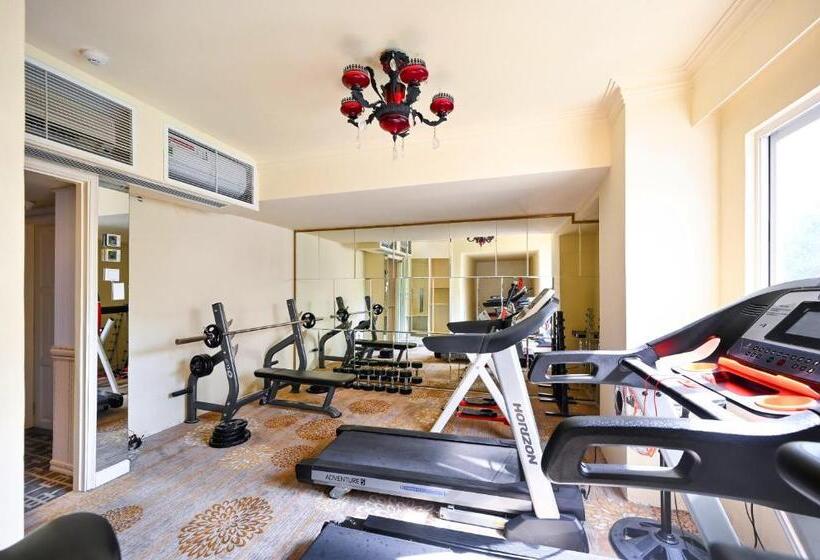 California Saigon Hotel & Rooftop Pool