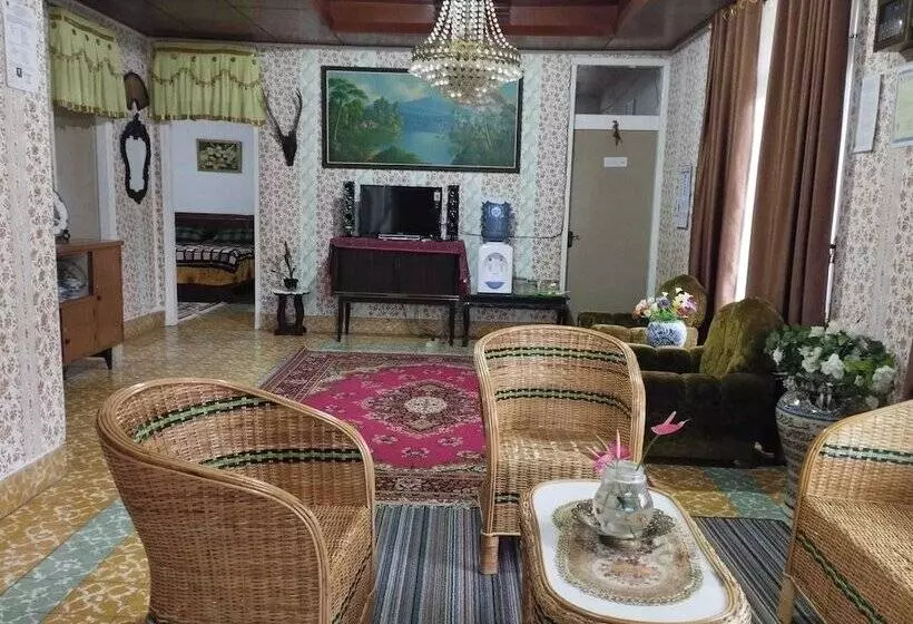 Hotelli Express O 92070 Mando Homestay Syariah