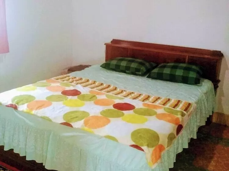 Hotelli Express O 92070 Mando Homestay Syariah