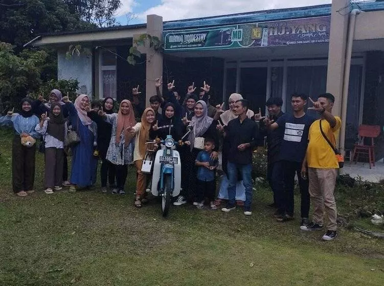 Hotelli Express O 92070 Mando Homestay Syariah