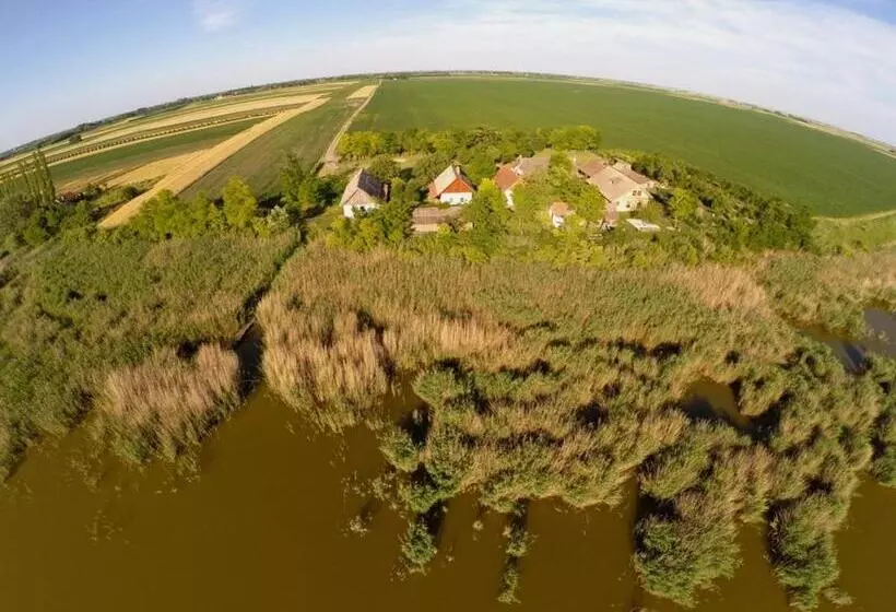 هتل Róka S  Farm