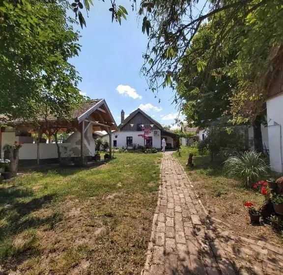 هتل Róka S  Farm