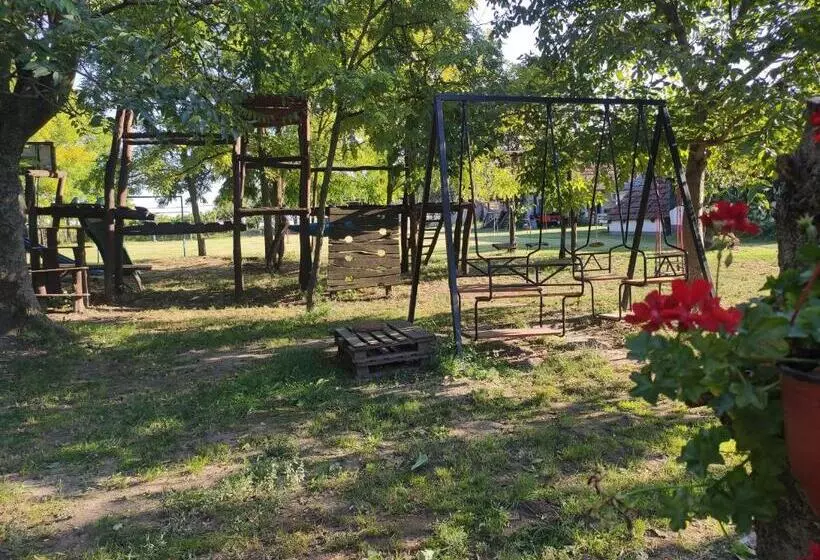 هتل Róka S  Farm
