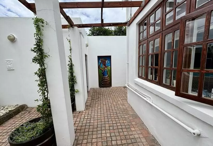 پانسیون Whistlewood Guesthouse Walmer, Port Eizabeth