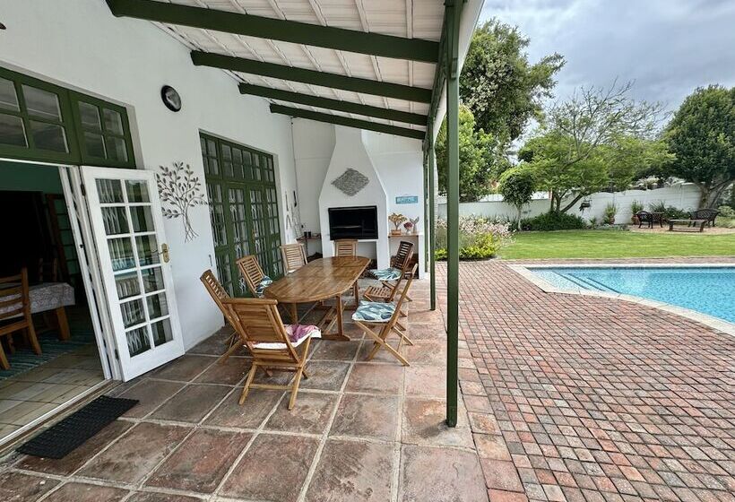 펜션 Whistlewood Guesthouse Walmer, Port Eizabeth