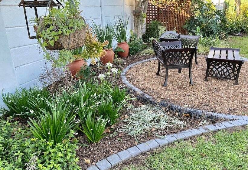 펜션 Whistlewood Guesthouse Walmer, Port Eizabeth