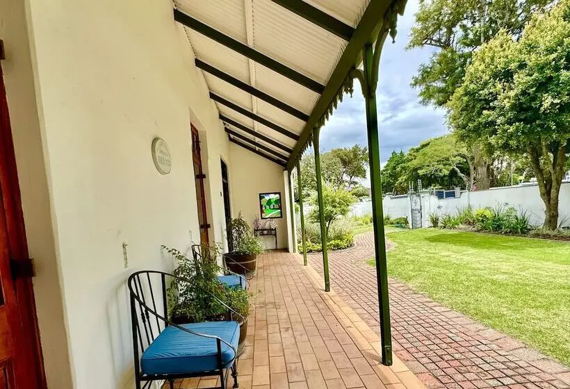 پانسیون Whistlewood Guesthouse Walmer, Port Eizabeth
