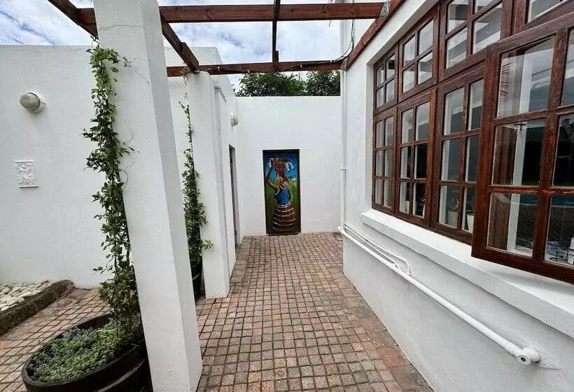 پانسیون Whistlewood Guesthouse Walmer, Port Eizabeth