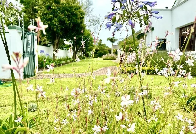 پانسیون Whistlewood Guesthouse Walmer, Port Eizabeth