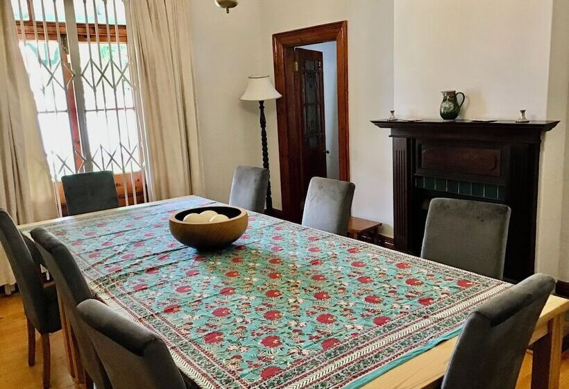 펜션 Whistlewood Guesthouse Walmer, Port Eizabeth