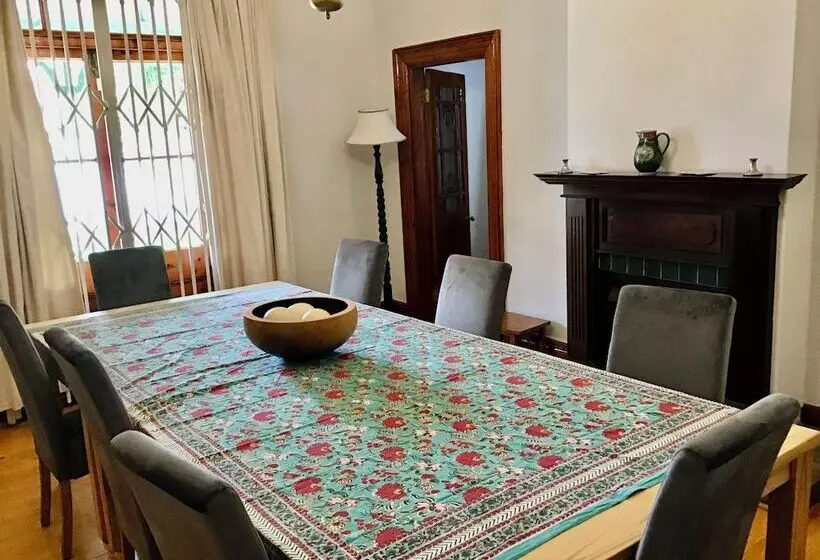 پانسیون Whistlewood Guesthouse Walmer, Port Eizabeth