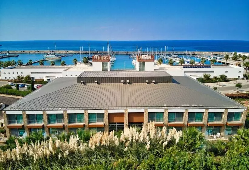 リゾートホテル Karpaz Gate Marina