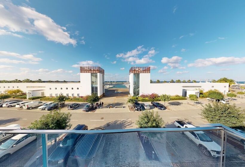 リゾートホテル Karpaz Gate Marina