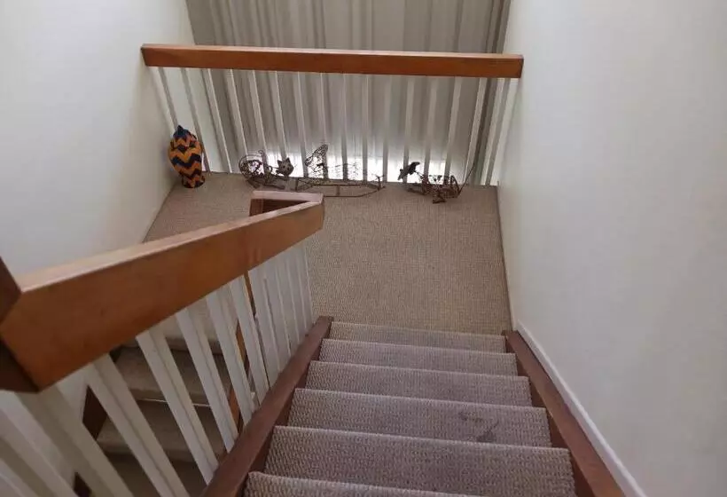 Bed And Breakfast In Hollywood Hills