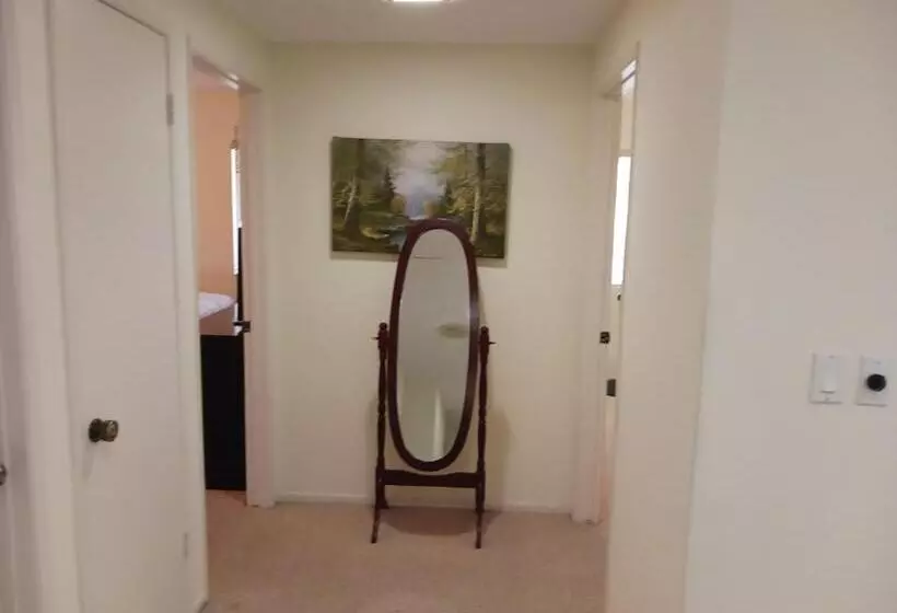 Bed And Breakfast In Hollywood Hills