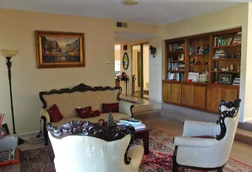 Bed And Breakfast In Hollywood Hills