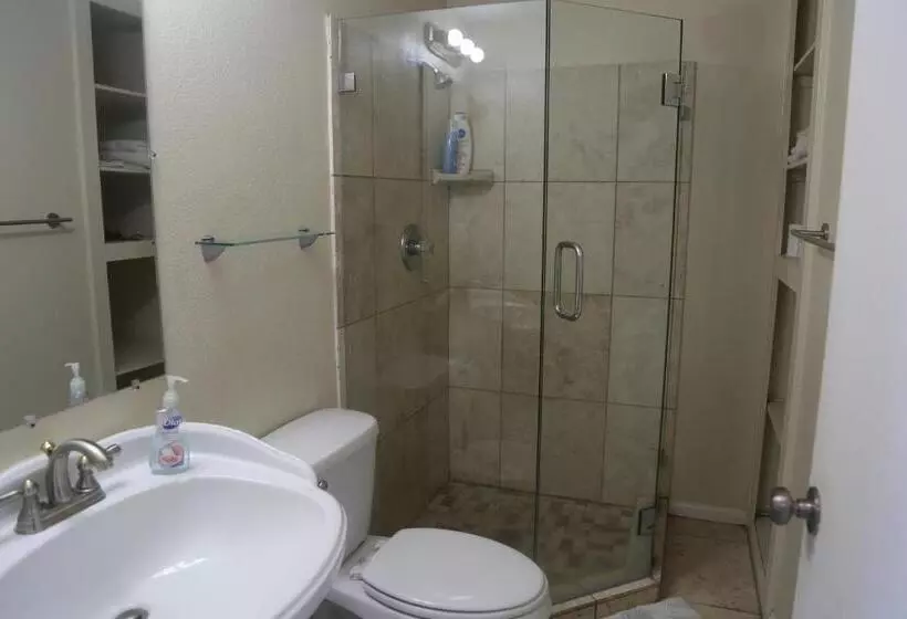 Bed And Breakfast In Hollywood Hills