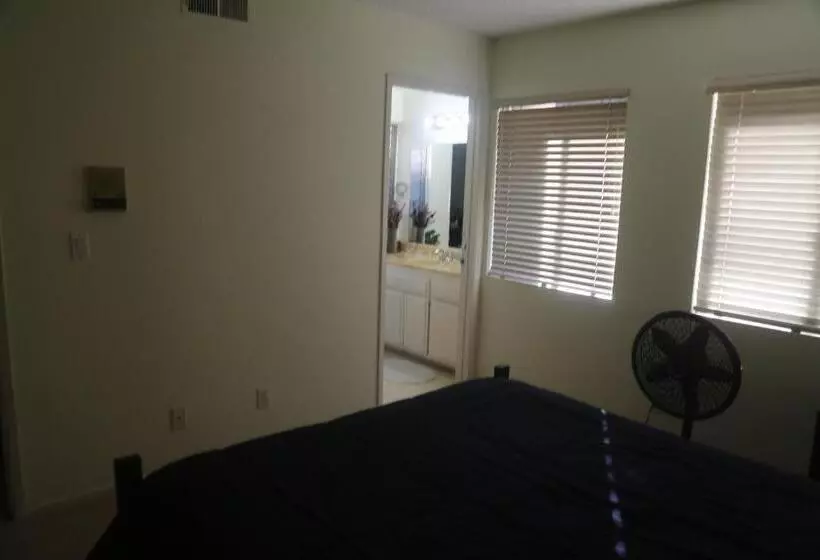 Bed And Breakfast In Hollywood Hills