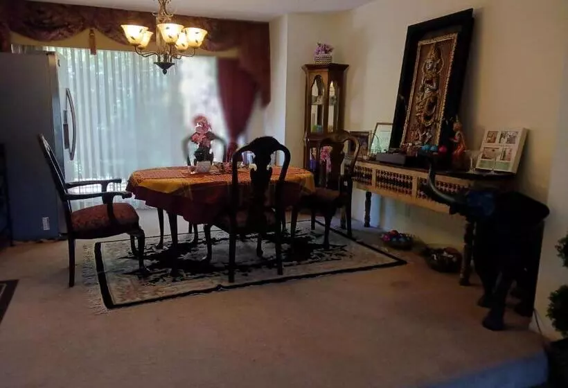 Bed And Breakfast In Hollywood Hills