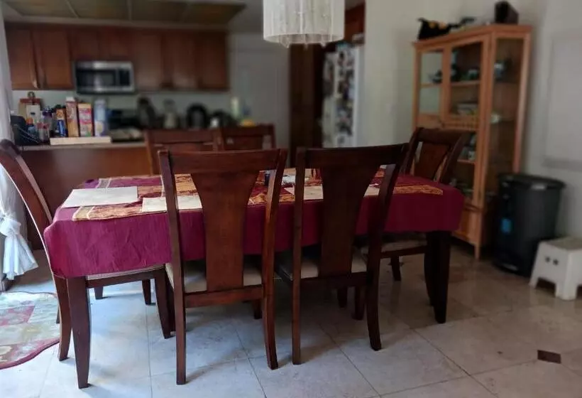 Bed And Breakfast In Hollywood Hills