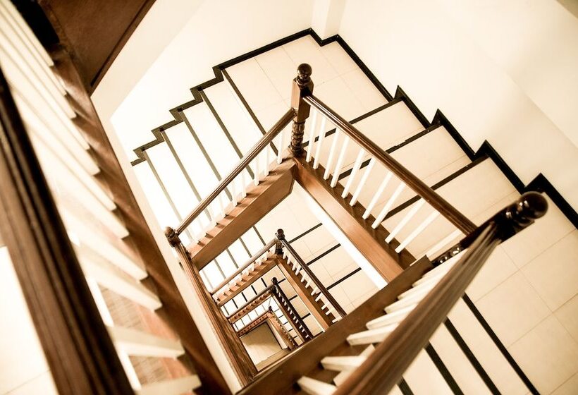 هتل Crystal Inn Phuket