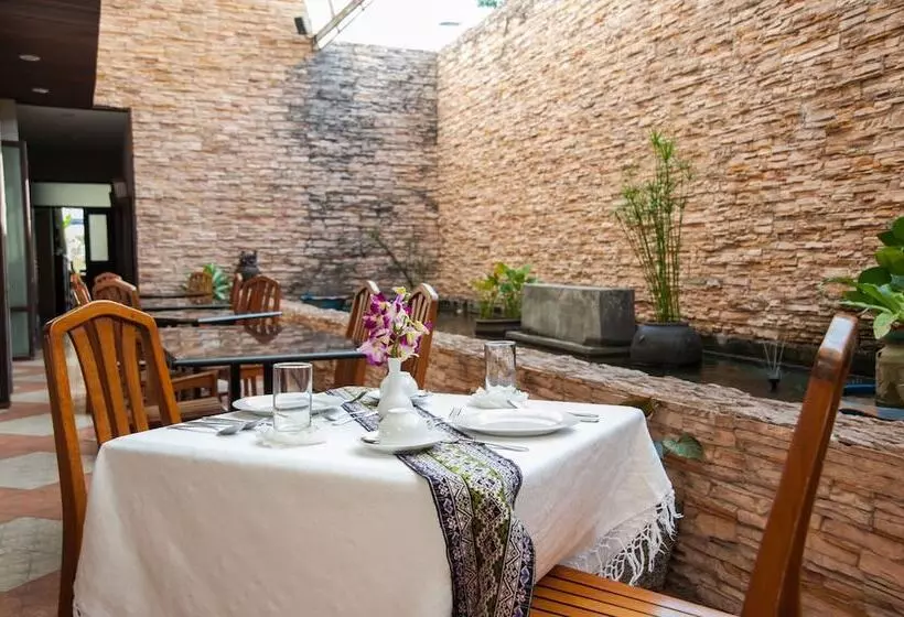 호텔 Crystal Inn Phuket