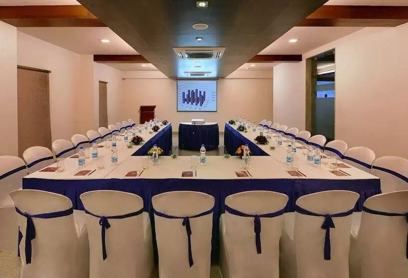 호텔 Dwarikadish Lords Eco Inn Dwarika