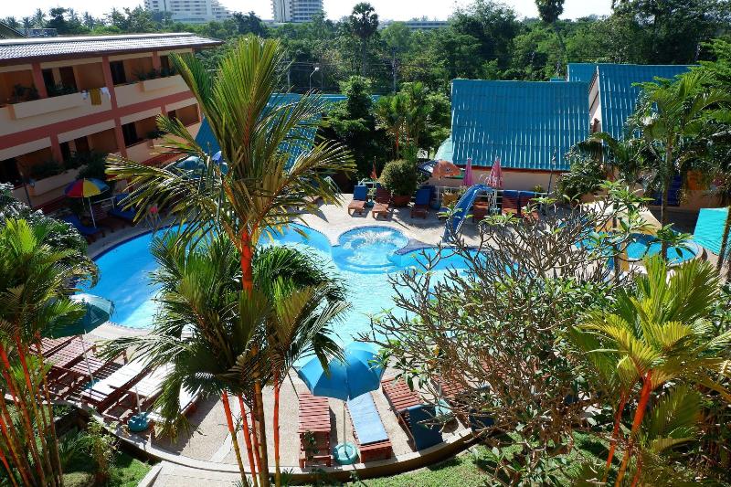 فندق Karon Village