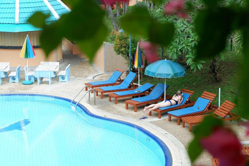 فندق Karon Village