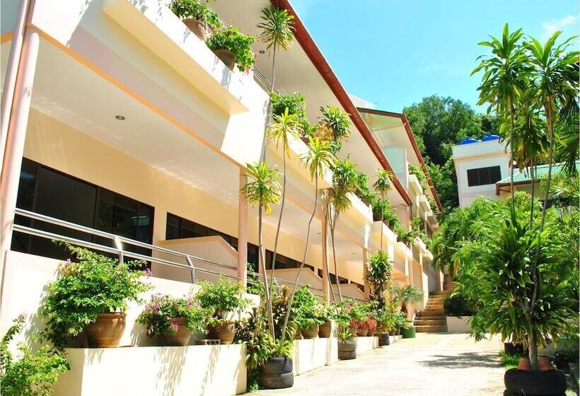 فندق Karon Village